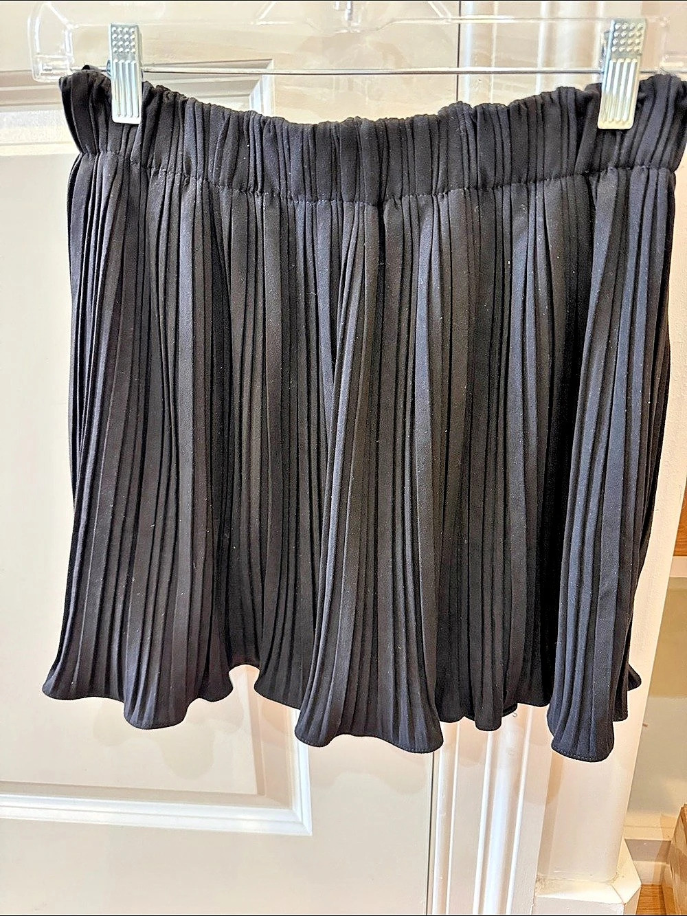 SHE + SKY Pleated Mini Skirt in Black Size Small Like New